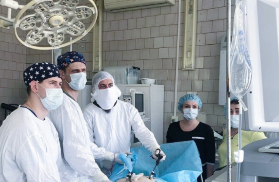 Врачи госпитальных клиник СибГМУ впервые в Томске провели сложную реконструктивную операцию на мочеточнике лапараскопическим методом