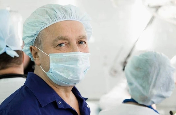 Хирурги клиник СибГМУ удалили у пациентки гигантскую грыжу